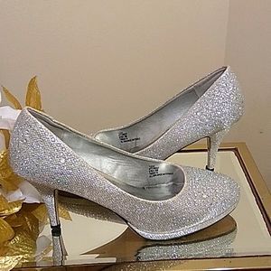 Pierre Dumas, size 10m, color silver with rhinestone.